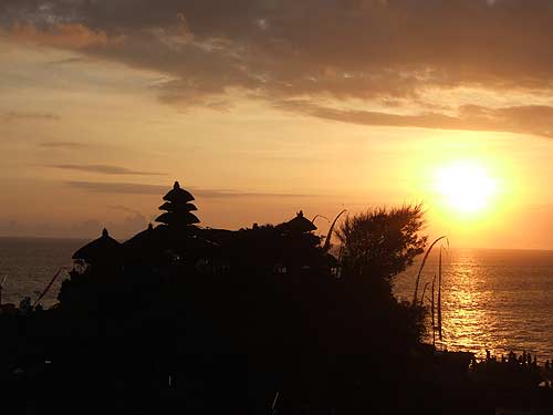 タナ・ロットの夕日