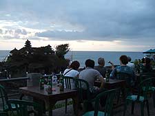 ゆっくりと日の沈むのを鑑賞して下さい