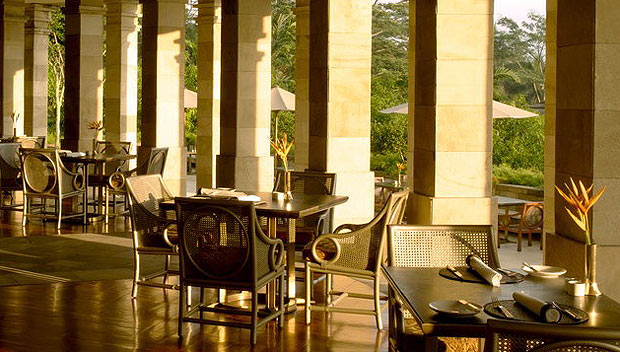 アマンジヲでのランチ付ボロブドゥール1日観光ツアー