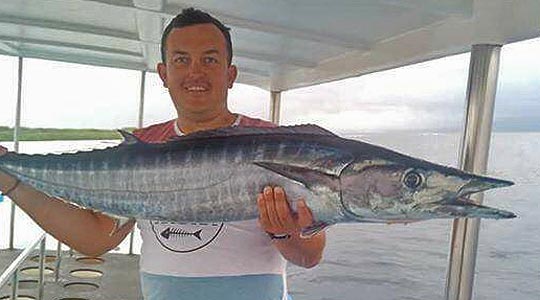 レンボンガン島でトローリングフィッシング