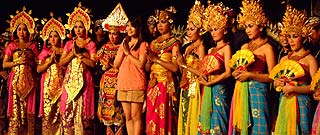 �x��̌�́A�_���T�[�ƈꏏ�ɋL�O�B�e���ǂ����I